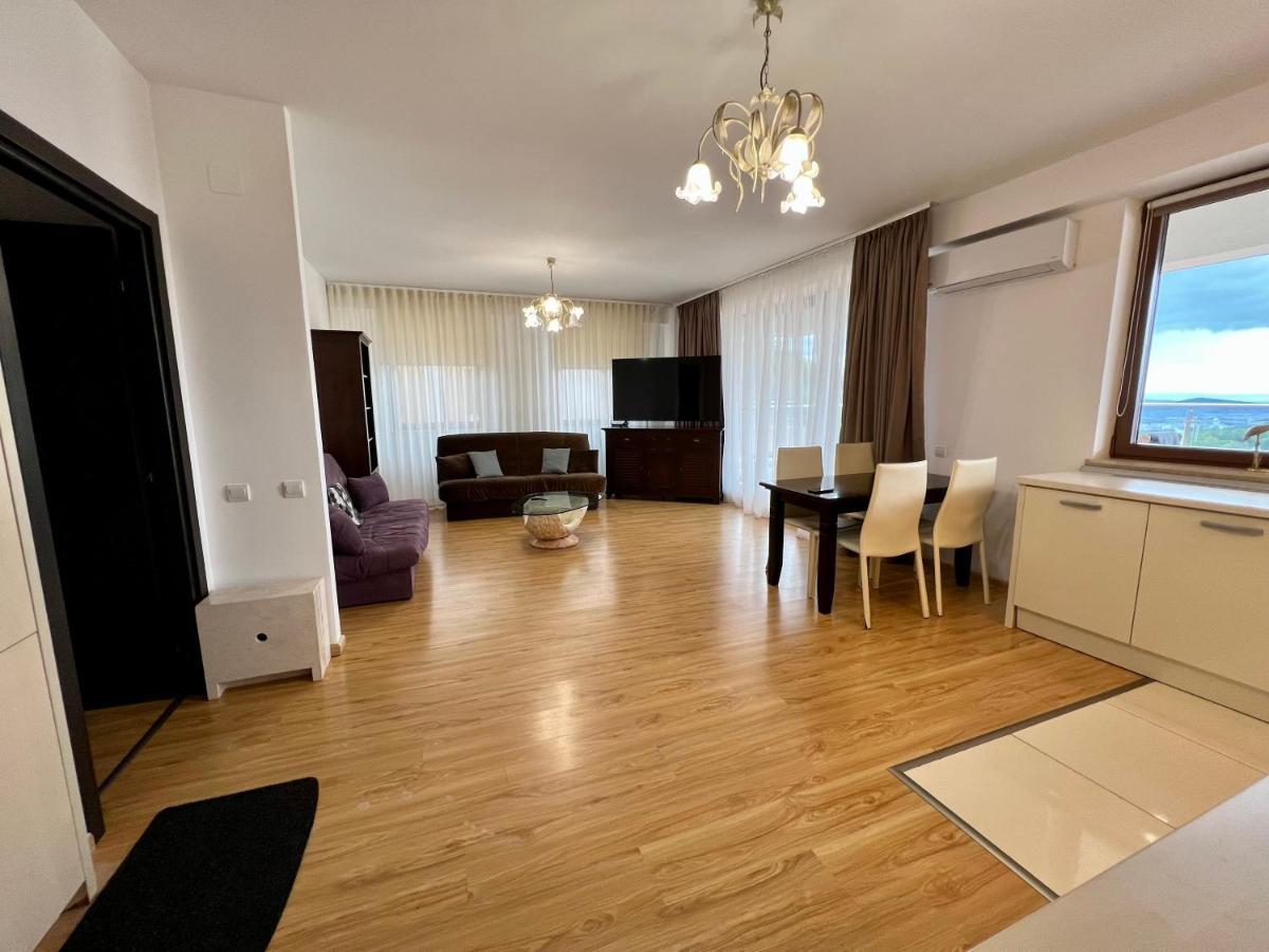 #3 Coroni Seasons Apart Braşov Exterior foto
